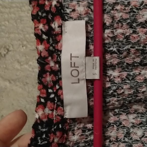 LOFT puff sleeve top - Picture 2 of 3